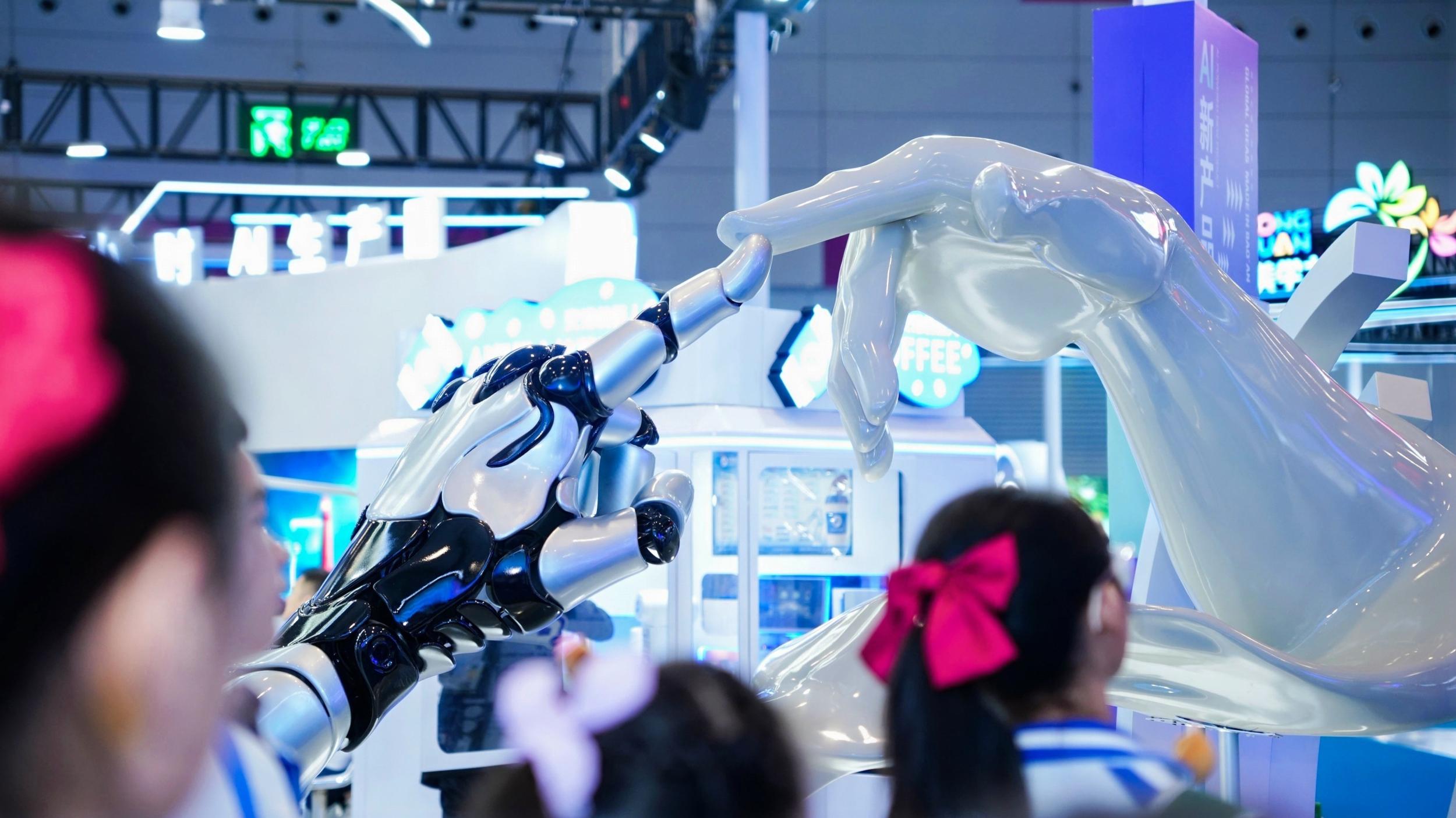 高交会名场面！光印达携手宝安科创，让3D打印鞋走上科技T台